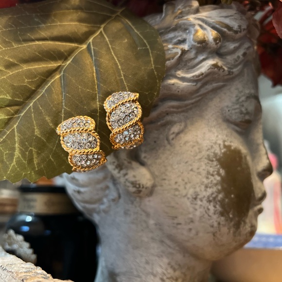 VTG Clip Earrings medium size golden‎ tone and rhinestones - Picture 1 of 5